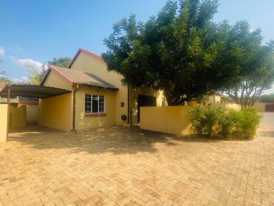 Duplex For Sale in Equestria, Pretoria