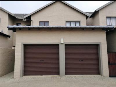 Townhouse For Rent in Country View Estate, Pretoria