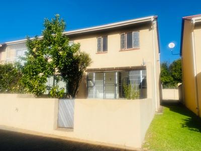 Duplex For Rent in Garsfontein, Pretoria