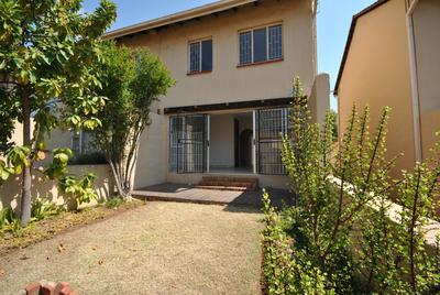 Duplex For Rent in Garsfontein, Pretoria