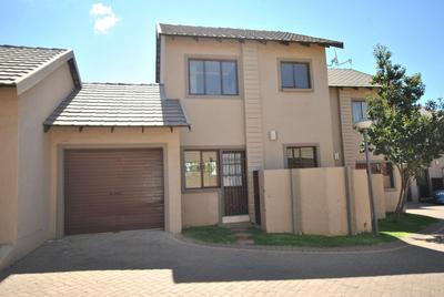 Duplex For Sale in Country View Estate, Pretoria